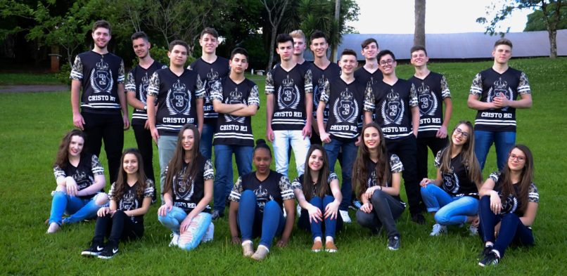 Colégio forma turma do Terceiro Ano do Ensino Médio