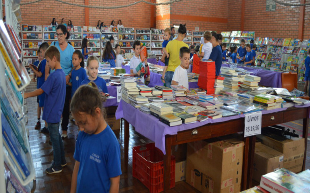 Colégio realiza quarta edição da Feira do Livro